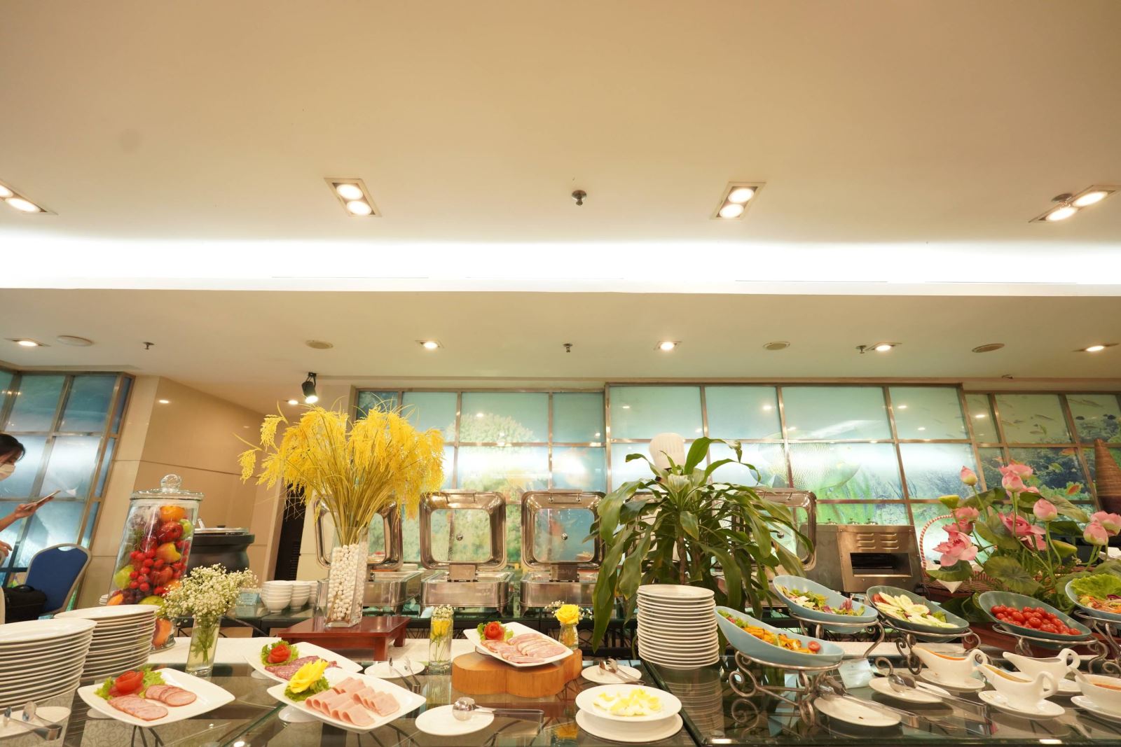 Buffet sáng với hơn 40 món, mang đậm hương vị ẩm thực từ Quốc Tế đến Việt Nam